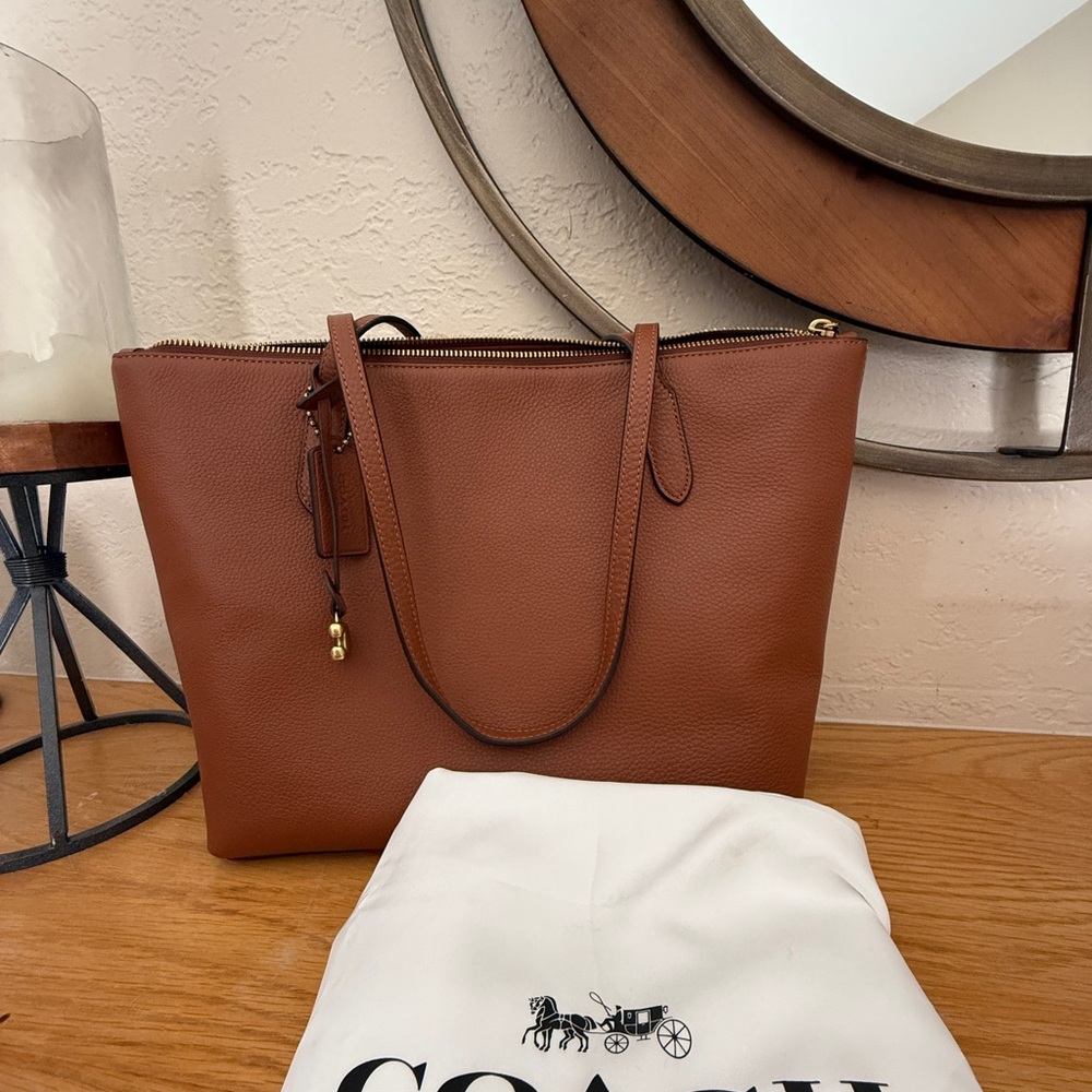 NWT Coach Bella Tote CS010